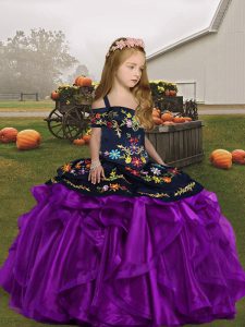 Súper piso largo berenjena púrpura niña desfile vestidos de organza sin mangas bordado