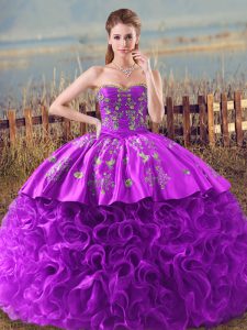 Vestidos de bola sin mangas berenjena púrpura y púrpura vestidos de quinceañera cepillo tren encaje
