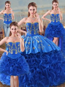 Tela azul real con flores onduladas con cordones vestidos de quinceañera sin mangas hasta el suelo bordados y volantes
