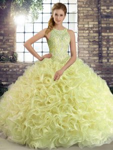 Elegante tela sin mangas con flores enrolladas hasta el suelo con cordones dulce 16 vestido de quinceañera en verde amarillo con cuentas