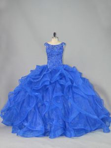 Romántico azul real escote redondo abalorios y volantes dulce 16 vestido de quinceañera sin mangas con cordones