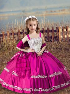 Vestidos de gala de estilo nuevo, rosa fuerte, abalorios y bordados, vestido de desfile de las niñas hasta el satén sin mangas hasta el suelo
