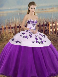 Encantadores vestidos de bola blancos y púrpuras bordados y bowknot vestidos de quinceañera con cordones de tul longitud del piso sin mangas