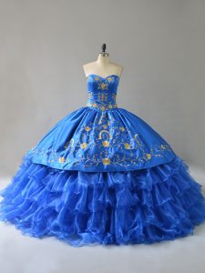 Personalizado azul real con cordones de novia bordados y volantes dulce 16 vestido de quinceañera sin mangas satinado