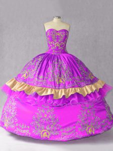 Satén púrpura y organza con cordones sin mangas hasta el suelo vestido de quinceañera bordado y bowknot