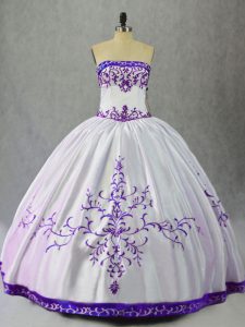 Encaje sin mangas de alta calidad con encaje hasta el vestido de quinceañera dulce 16 con blanco y púrpura