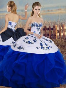 Azul real con cordones de novia bordados y volantes y bowknot vestidos de quinceañera de tul sin mangas
