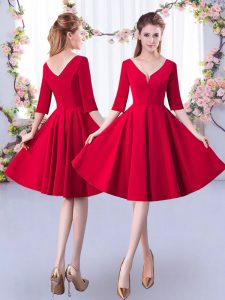 Nuevo estilo una línea de vestido de dama rojo con cuello y satén medias mangas hasta la rodilla cremallera
