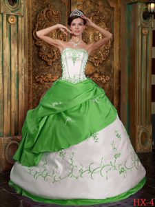 Verde De La Primavera Vestido De Fiesta Estrapless Hasta El Suelo Bordado Satén Vestido De Quinceañera