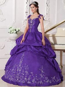 Púrpura Vestido De Fiesta Tirantes Hasta El Suelo Tafetán Bordado Vestido De Quinceañera
