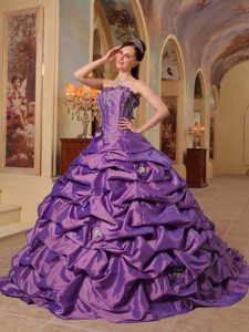 Púrpura Vestido De Fiesta Estrapless Cola Corte Pick-ups Tafetán Vestido De Quinceañera