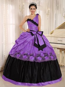 Púrpura Un Sólo Hombro para 2015 Vestido De Quinceañera Con Lazo Y