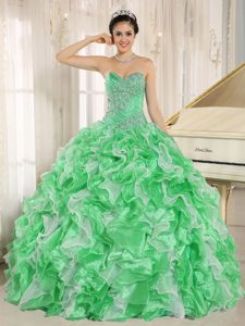 Verde Beaded Bodice Y Volantes Por Encargo para 2015 Vestido De Quinceañera
