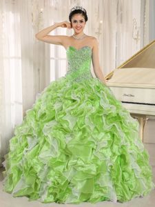 Verde De La Primavera Beaded Bodice Y Volantes Por Encargo para 2015 Vestido De Quinceañera