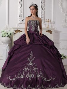 Púrpura Vestido De Fiesta Estrapless Hasta El Suelo Tafetán Bordado Vestido De Quinceañera