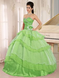 Verde De La Primavera Dulceheart Beaded Decorate Y Blusa Acanalada Volantesd Layeres Vestido De Quinceañera In 2015