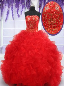 Organza rojo modesto hasta el vestido de baile vestido de baile sin mangas de longitud del piso perlas y bordados y volantes