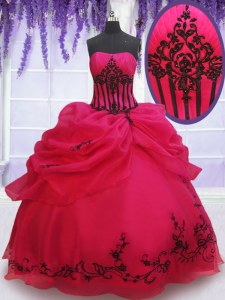 Adecuado bordado rojo coral vestidos de baile y recoge dulce 16 vestido de quinceañera ata hasta la longitud sin mangas de organza piso