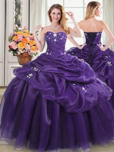 Shining organza cariño sin mangas encaje hasta apliques y recoge dulce 16 vestido de quinceañera en púrpura