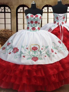 Niza organza blanco y rojo ata hasta vestidos de quinceañera sin mangas piso longitud bordado y capas con volantes