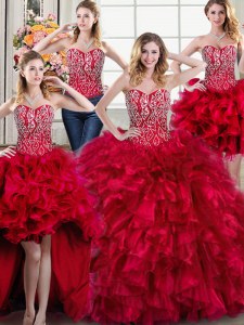 De alta clase de cuatro piezas rojas quinceanera vestidos organza cepillo tren sin mangas rebordear y volantes