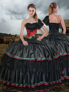 El tren sin mangas del barrido del hombro del tafetán un ata para arriba el vestido del quinceanera del dulce 16 del bordado en negro