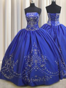 El azul clásico ata para arriba el dulce 16 vestido del quinceanera que rebordea y la longitud sin mangas del piso del bordado
