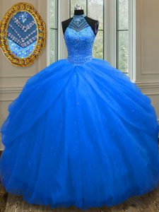 Los vestidos de bola azules del top del halter que rebordean el vestido del quinceanera atan para arriba la longitud sin mangas del piso de Tulle