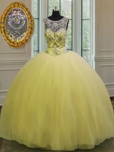 Cucharada backless luz amarilla sin mangas rebordear y apliques longitud del piso vestido de baile vestido de baile