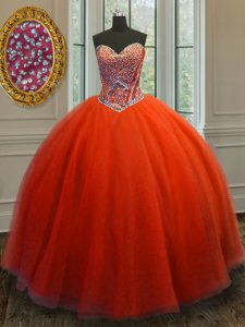 El amor rojo brillante ata para arriba el vestido sin mangas del baile de fin de curso del vestido de bola que rebordea