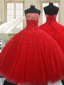 Los vestidos de bola rojos sin tirantes sin tirantes de Tulle rebordean la longitud del piso atan para arriba el vestido del baile de fin de curso del vestido de bola