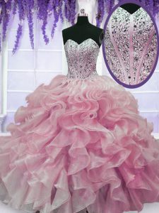 Brillante novia sin mangas de quinceanera vestido de longitud del piso perlas y volantes rosa rosa organza