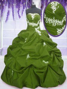 Tafetán romántico sin mangas sin mangas encaje hasta apliques y recoge 15 º vestido de cumpleaños en verde oliva