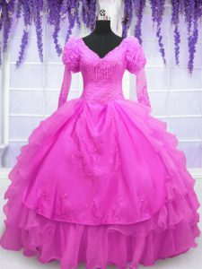 Organza de color rosa caliente hasta el vestido de quinceañera mangas largas longitud del piso perlas y bordados y flores hechas a mano