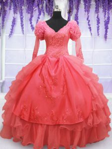 Organza v-cuello mangas largas encaje hasta rebordear y bordado vestido de quinceañera en coral rojo
