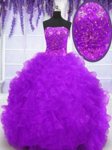 Organza strapless sin mangas tren cepillo hasta encajes perlas y apliques y volantes vestido de fiesta vestido de fiesta en púrpura berenjena