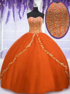 Los vestidos de bola dulce 16 vestidos de la longitud del piso sin mangas de Tulle del amor rojo anaranjado atan para arriba