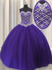 La longitud sin mangas púrpura del piso que rebordea y los cequis atan para arriba el vestido de quinceanera