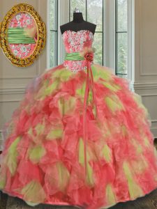 Longitud sin mangas del piso del organza atan para arriba el vestido de quinceanera en multicolor con rebordear y volantes y cintas cintas