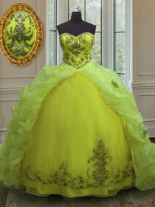 Vintage que rebordea y los appliques y las recolecciones suben el vestido del dulce 16 amarillo verde atan para arriba sin mangas con el tren de la corte del tren