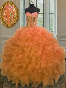 Longitud sin mangas del piso del organza atan para arriba vestido del baile de fin de curso del vestido de bola en naranja con rebordear y volantes