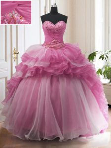 Vestidos de bola rosados ​​de la rosa elegante que rebordean y capas arrugadas 15to vestido del cumpleaños atan para arriba el organza sin mangas con el tren