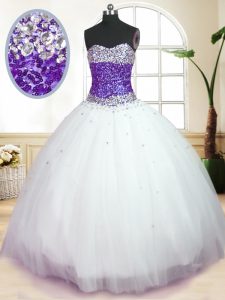 Blanco y púrpura de tul encaje hasta vestidos de quinceañera longitud sin mangas del piso perlas