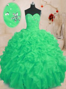 La longitud sin mangas elegante del piso del organza ata para arriba el vestido dulce 16 en verde con rebordear y volantes