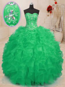 El trullo y el verde atan para arriba el vestido del quinceanera que rebordea y ruffles la longitud sin mangas del piso