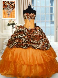 Impreso de color naranja sin mangas tren de barrido rebordeado y capas de cachemir vestido de quinceañera