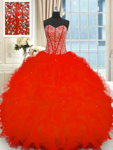 La longitud sin mangas roja del piso que rebordea y las colmenas atan para arriba el vestido del baile de fin de curso del vestido de bola