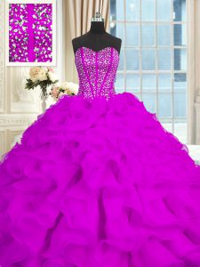 Espectacular vestido sin mangas de quinceañera sin mangas con tren de cepillo rebordeando y volantes organza púrpura
