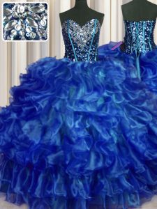 El organza azul real fabuloso ata para arriba el vestido del baile de fin de curso del vestido de bola sin mangas de la longitud del piso que rebordea y ruffles