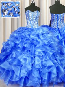 La longitud sin mangas modesta del piso que rebordea y las colmenas atan para arriba el vestido del baile de fin de curso del vestido de bola con el azul